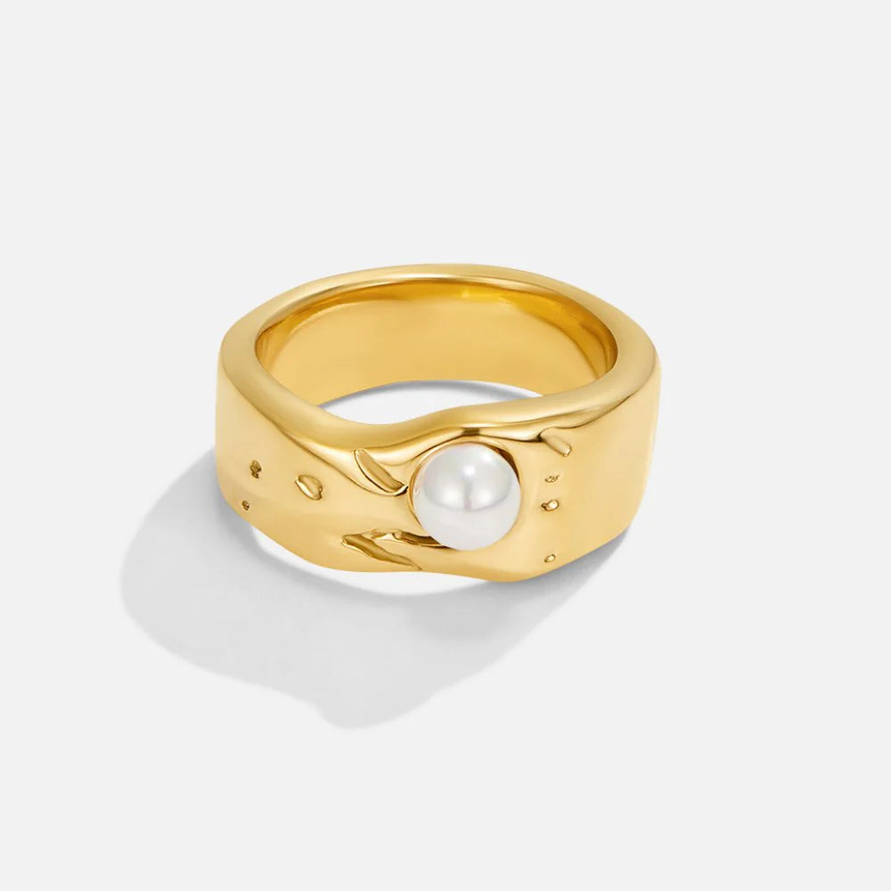 Vioraia Malia Chunky Gold Pearl Ring