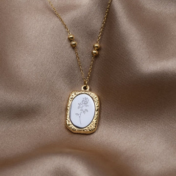 Vioraia Fragile Love' Rose Necklace