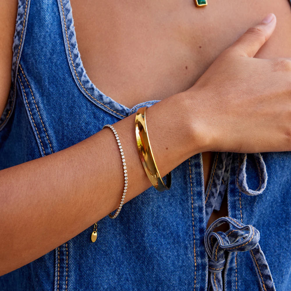 Vioraia Leyla 18K Gold Bangle