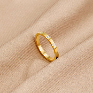 Vioraia Lucia Crystal Ring