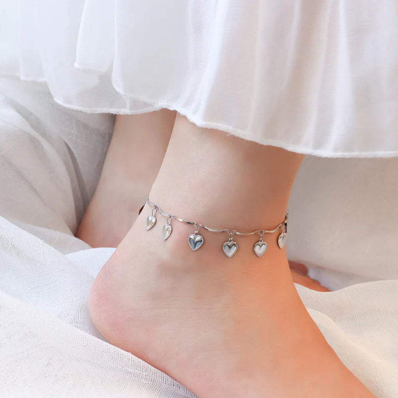 Vioraia Dangling Hearts Anklet