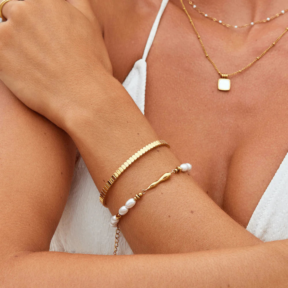 Vioraia Tara Gold Bangle