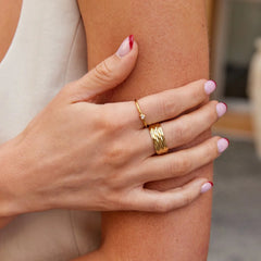 Vioraia Small Love' Crystal Heart Ring