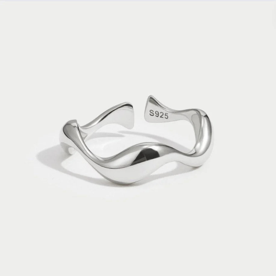 Vioraia Silver Wave Ring