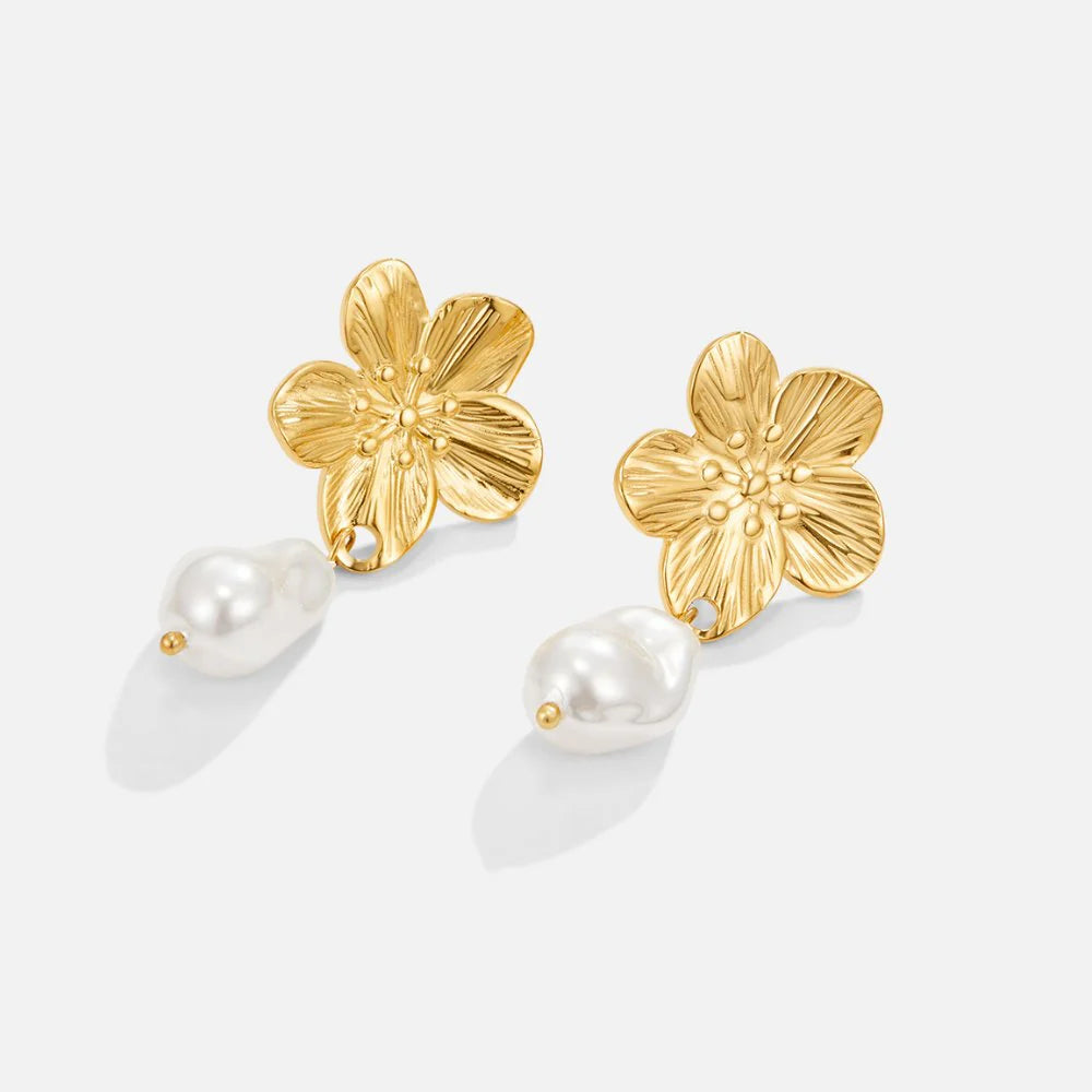 Vioraia Talia Flower Pearl Earrings