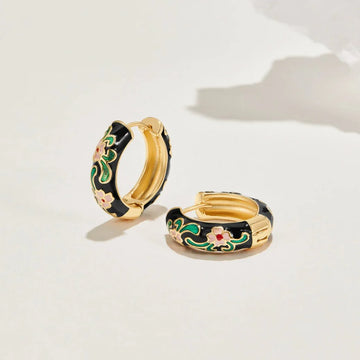 Vioraia Black Gold Hoop Flower Earrings