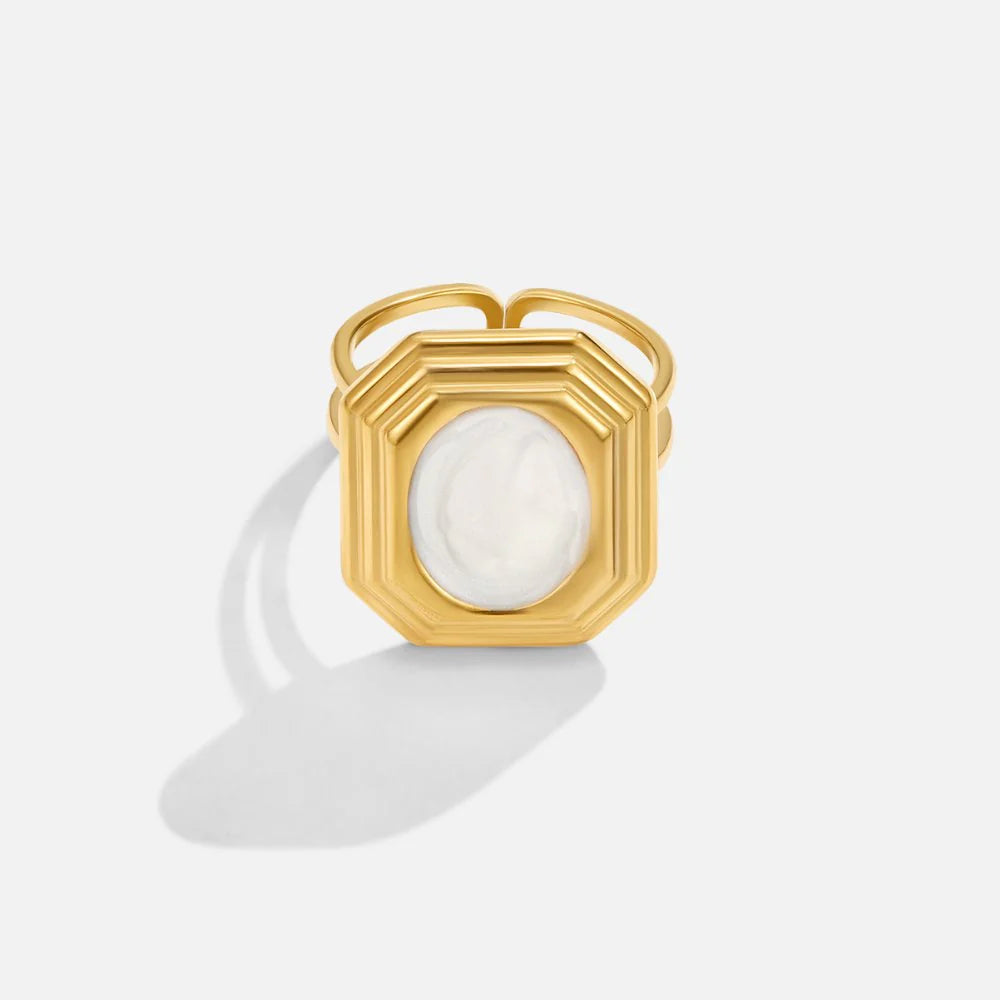 Vioraia Geometric Vintage Gold Ring