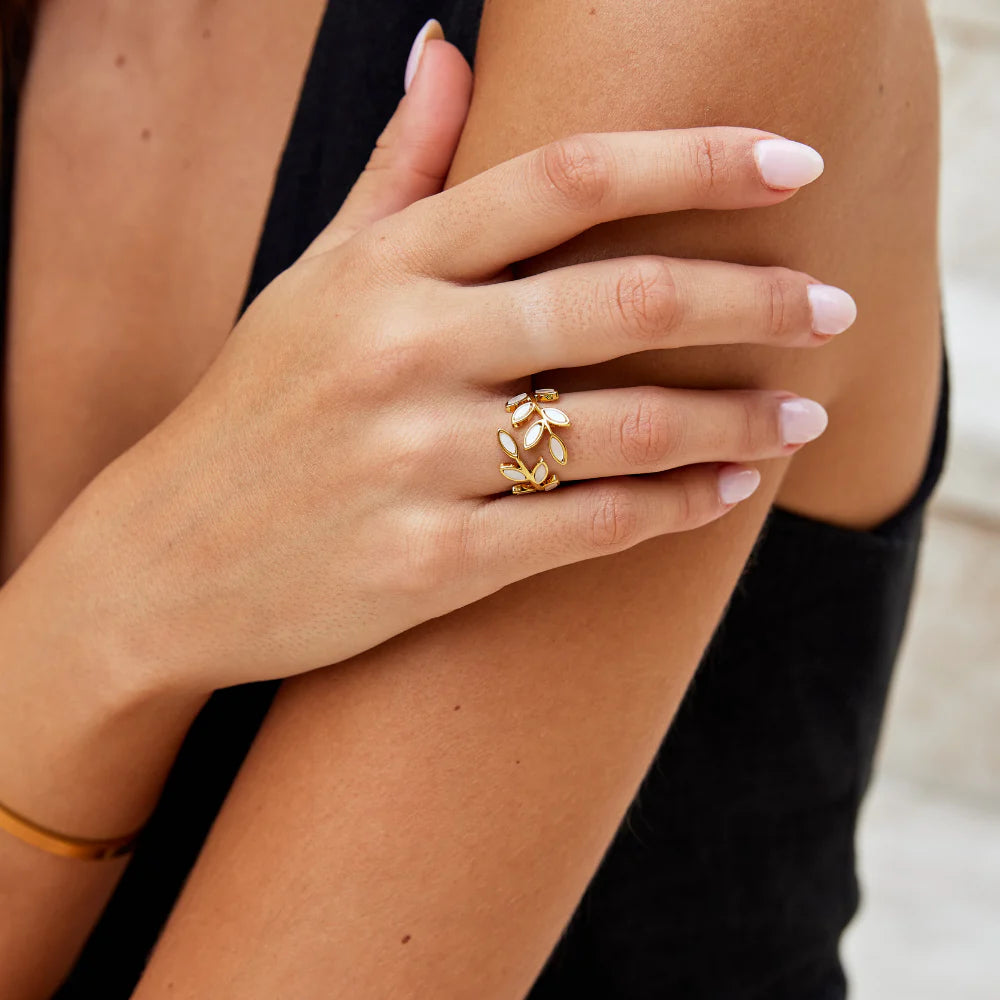 Vioraia Gold Leaf Ring