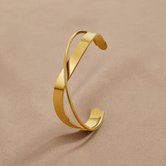 Vioraia Eve Gold Bangle