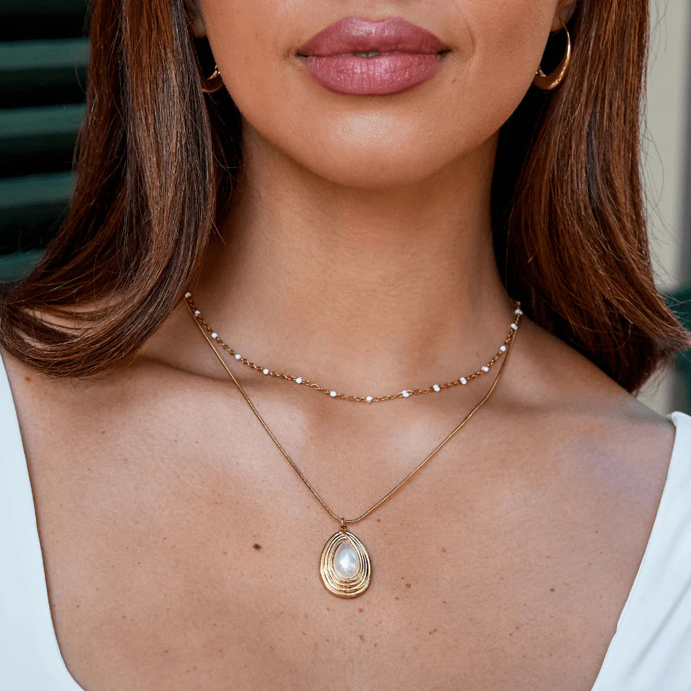 Vioraia Vintage Camila Teardrop Necklace