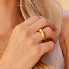 Vioraia Gold Croissant Ring