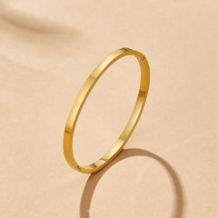 Vioraia Rina Gold Bangle