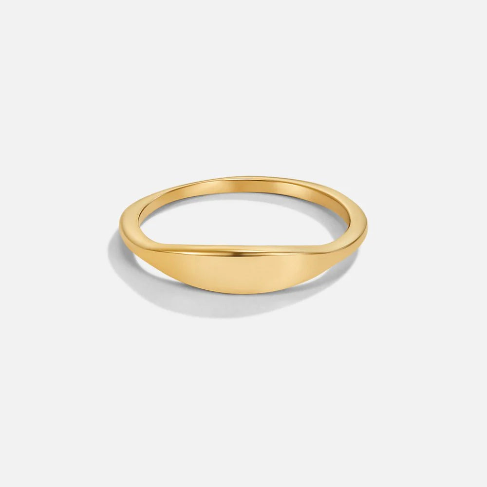 Vioraia Pipa Gold Signet Ring