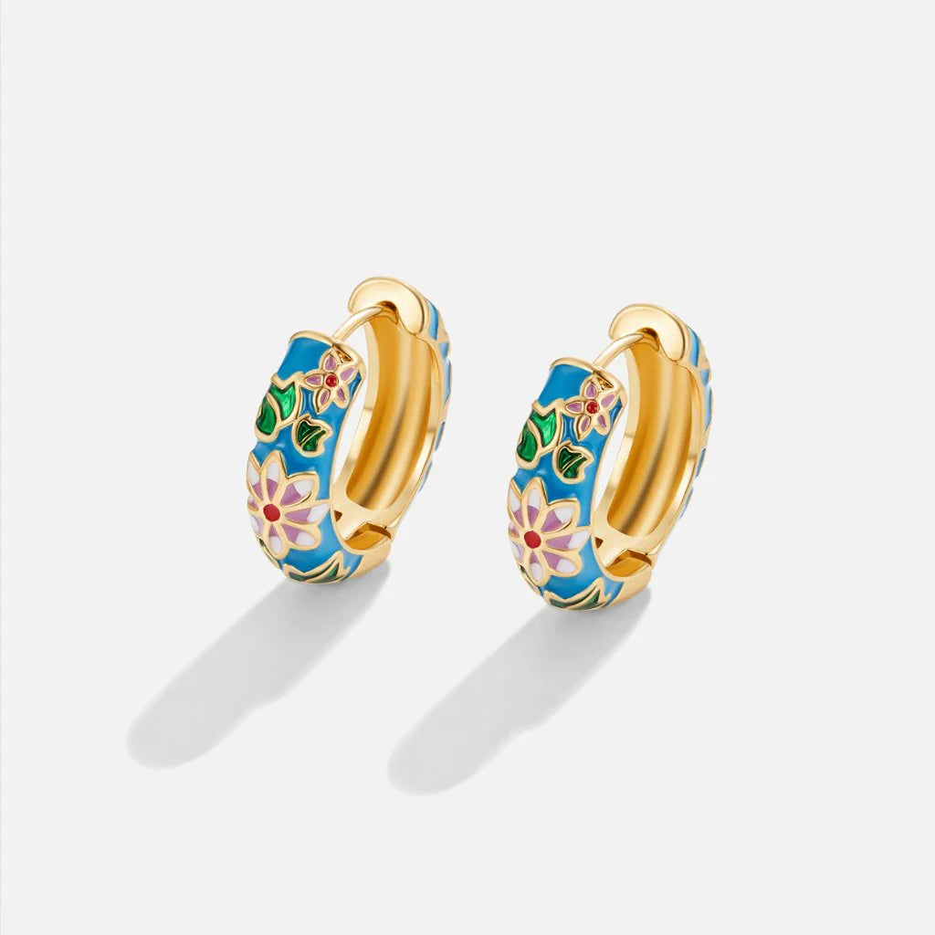 Vioraia Gold Hoop Flower Earrings