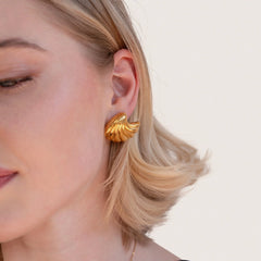 Vioraia 18K Gold Shell Earrings