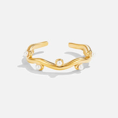 Vioraia Wavey Pearl 18K Gold Ring