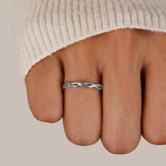 Vioraia Infinity 18K Silver Twist Ring