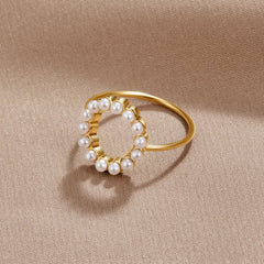 Vioraia Sabrina Classic Round Pearl Ring
