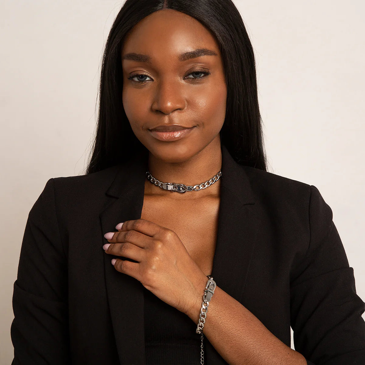 Vioraia Modern Buckle Jewelry Set