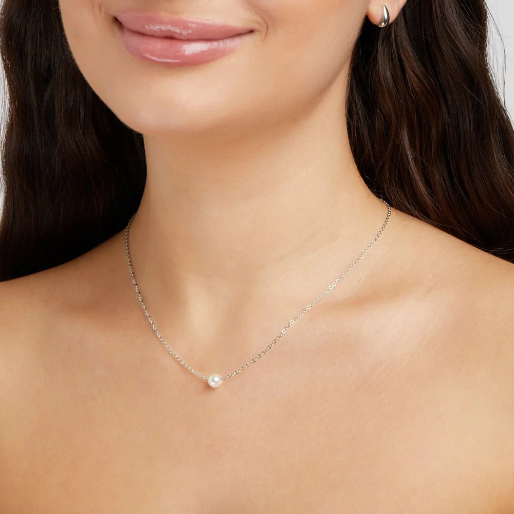 Vioraia Solitaire Silver Pearl Necklace