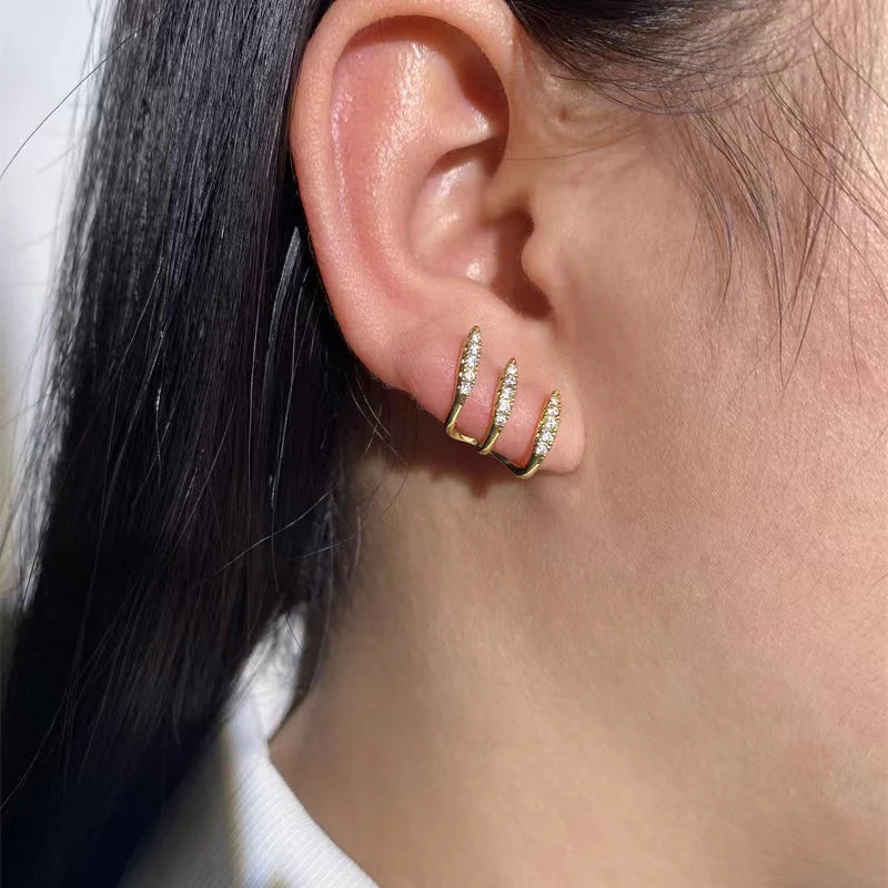 Vioraia Sparkling Three-Claw Earrings