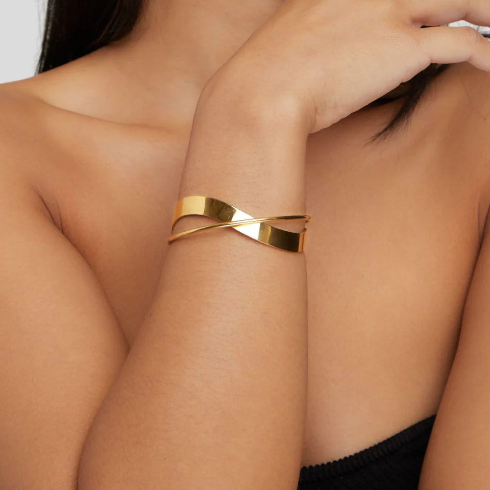 Vioraia Eve Gold Bangle