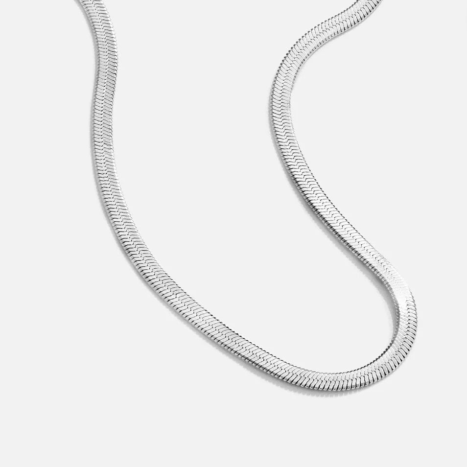 Vioraia Sarya Snake Chain Silver Necklace