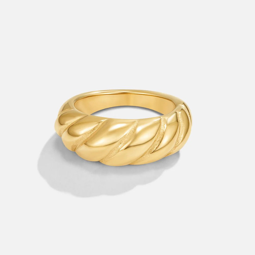 Vioraia Gold Croissant Ring