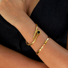 Vioraia Amanda Gold Nail Bangle