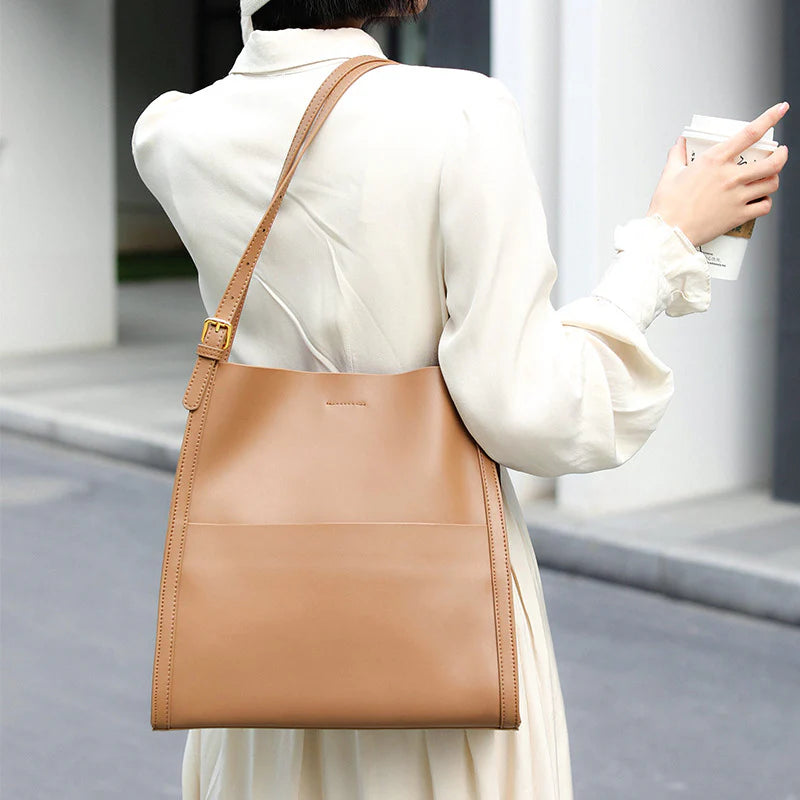 Vioraia (CS) Camila Tote Bag