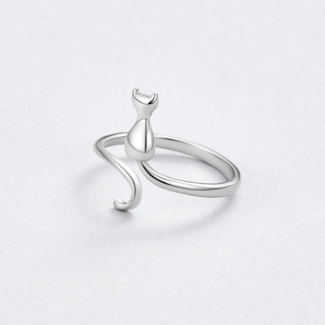 Vioraia Midnight Cat Silver Ring