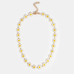Vioraia White Daisy Flower Necklace