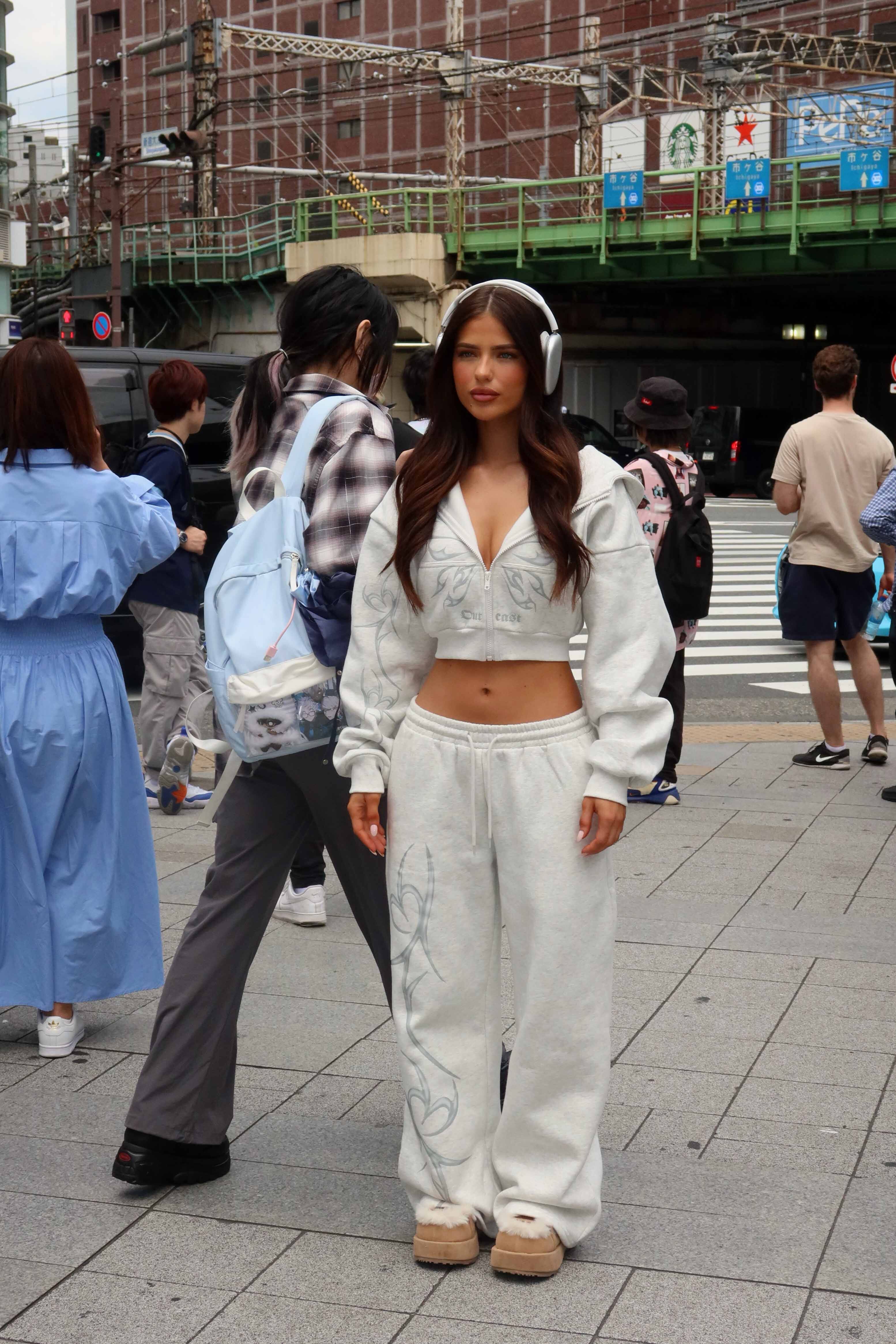 Lucy's NYA CROPPED HOODIE GREY